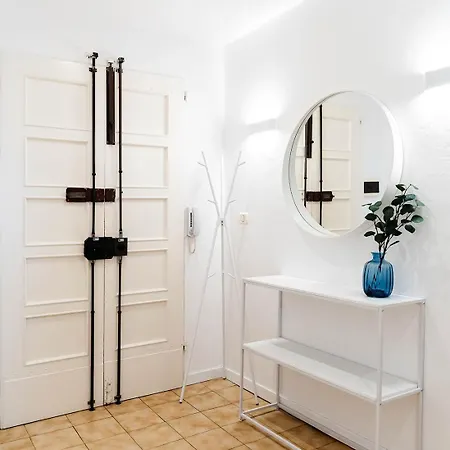 Elegant House In The Heart Of With A Terrace Lägenhet